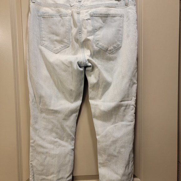 Old Navy Distressed Boyfriend Jean - Picture 2 of 7